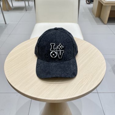 The new LV baseball cap is high-end and elegant, versatile and suitable for both men and women (11)