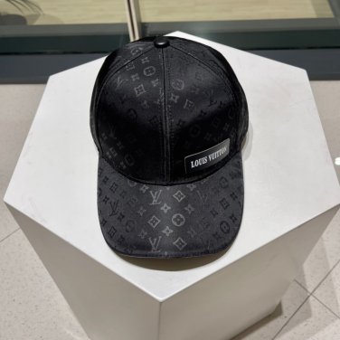 LV classic baseball cap, a versatile item that looks great no matter how you pair it (17)