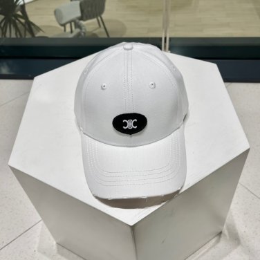 The 2025 Celine new baseball cap from a big brand is super easy to match (4)