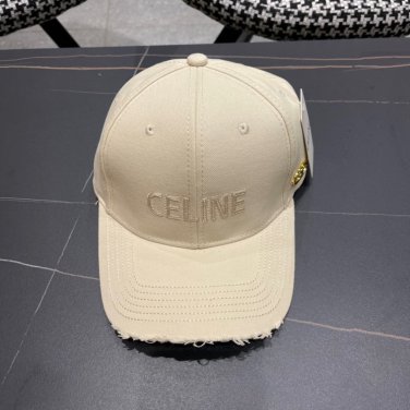 The 2025 Celine new baseball cap from a big brand is super easy to match (14)
