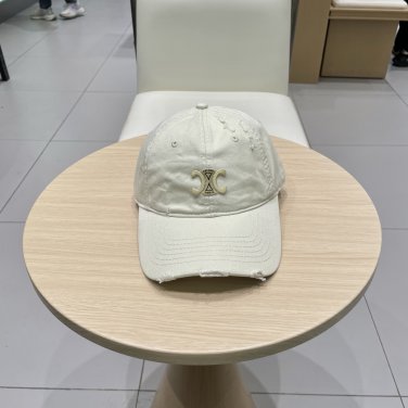 The 2025 Celine new baseball cap from a big brand is super easy to match (42)