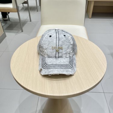 The 2025 Celine new minimalist baseball cap, a big brand style, is super easy to match (18)