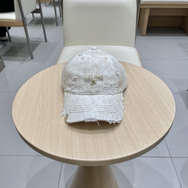 The 2025 Celine new minimalist baseball cap, a big brand style, is super easy to match (19)