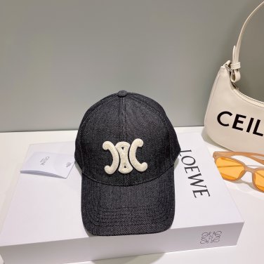 The 2025 CELINE SpringSummer denim baseball cap is super easy to match (13)
