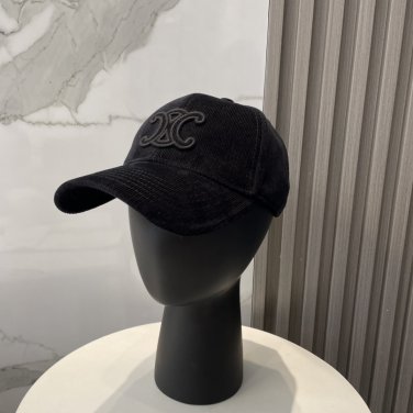 The 2025 CELINE SpringSummer denim baseball cap is super easy to match (14)