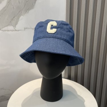 The CELINE fisherman's hat is made of pure cotton and can be worn all year round