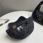 The CELINE fisherman's hat is made of pure cotton and can be worn all year round (4)