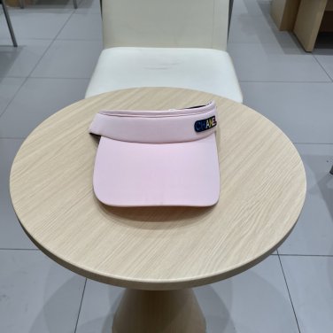 Chanel's new summer 2025 hats are versatile and casual for women (10)