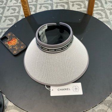 Chanel's new summer 2025 hats are versatile and casual for women (34)