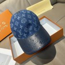 LV's new baseball cap is a great match! (2)