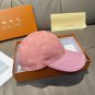 LV's new baseball cap is a great match! (3)
