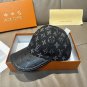 LV's new baseball cap is a great match! (4)