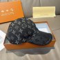 LV's new baseball cap is a great match! (4)