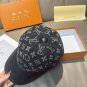 LV's new baseball cap is a great match! (4)