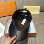 LV's new baseball cap is a great match! (4)