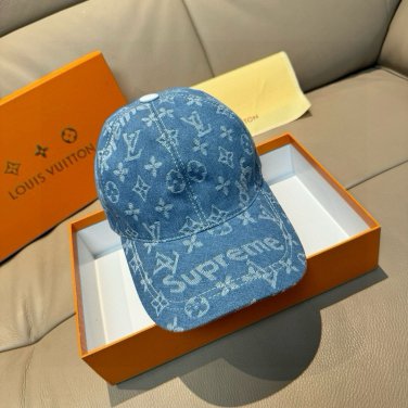 LV's new baseball cap is a great match! (5)