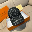 LV's new baseball cap is a great match! (6)