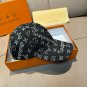 LV's new baseball cap is a great match! (6)