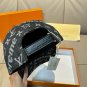 LV's new baseball cap is a great match! (6)