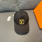 LV's new baseball cap is a great match! (11)