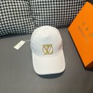 LV's new baseball cap is a great match! (12)
