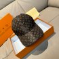 LV's new baseball cap is a great match! (13)