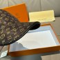 LV's new baseball cap is a great match! (13)