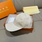 LV's new baseball cap is a great match! (17)