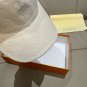 LV's new baseball cap is a great match! (17)