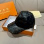 LV's new baseball cap is a great match! (18)