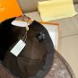 LV's new baseball cap is a great match! (19)