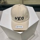 LV's new baseball cap is a great match! (22)