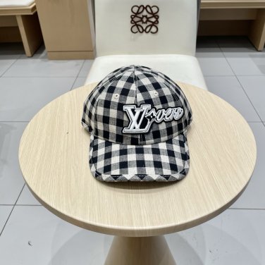 LV's new baseball cap is a great match! (35)