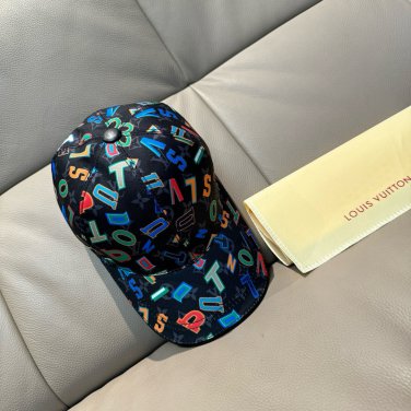 LV's new baseball cap is a great match! (60)