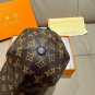 LV's new baseball cap is a great match! (67)
