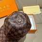 LV's new baseball cap is a great match! (69)