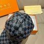 LV's new baseball cap is a great match! (70)