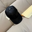 LV's new baseball cap is a great match! (72)