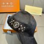 LV's new baseball cap is a great match! (74)