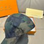 LV's new baseball cap is a great match! (81)
