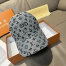 LV's new baseball cap is a great match! (104)