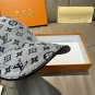 LV's new baseball cap is a great match! (104)