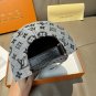 LV's new baseball cap is a great match! (104)