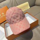 LV's new baseball cap is a great match! (105)