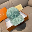 LV's new baseball cap is a great match! (106)