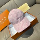 LV's new baseball cap is a great match! (107)