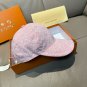 LV's new baseball cap is a great match! (107)