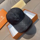 LV's new baseball cap is a great match! (110)