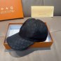 LV's new baseball cap is a great match! (110)