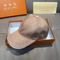 LV's new baseball cap is a great match! (111)